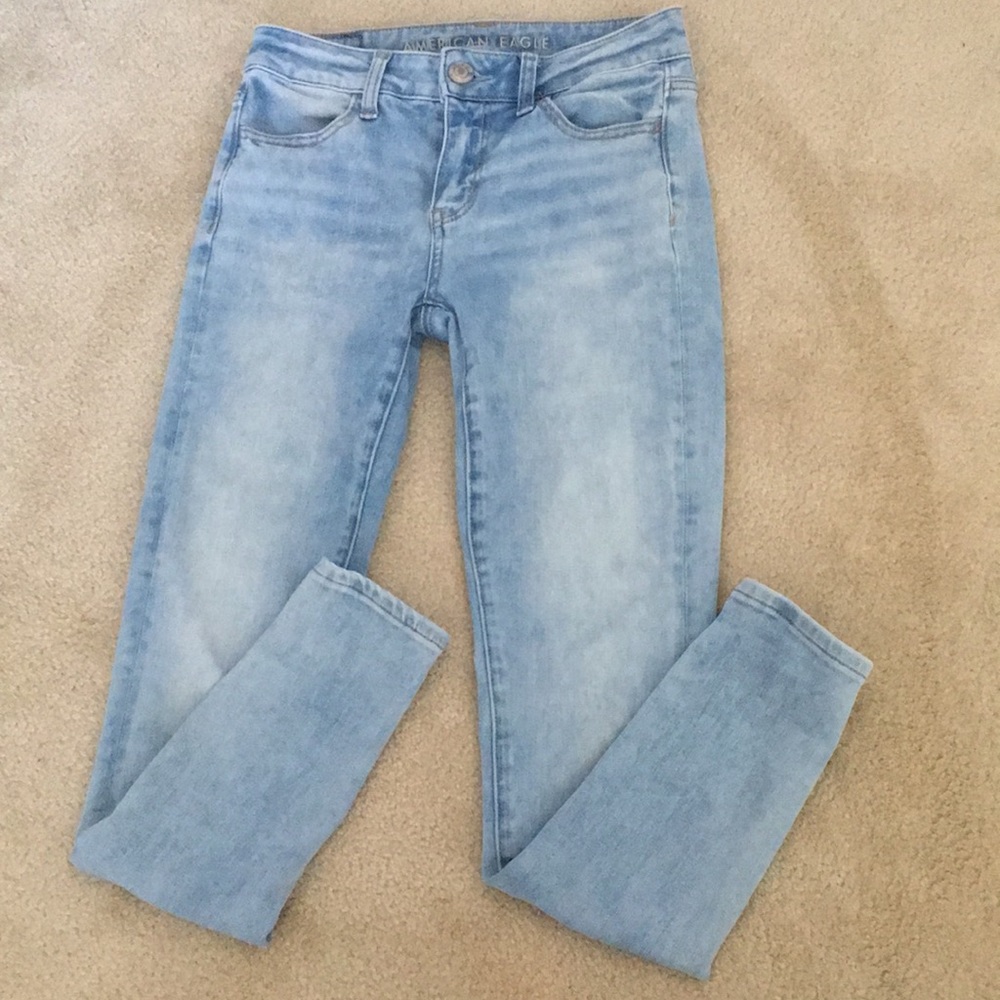 American Eagle light wash skinny jeans